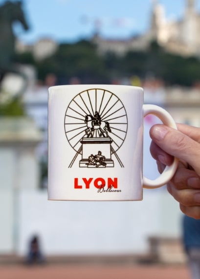 mug de la ville de Lyon créé par un artiste lyonnais en collaboration avec la Tribu des Gones, entreprise artisanale française et lyonnaise