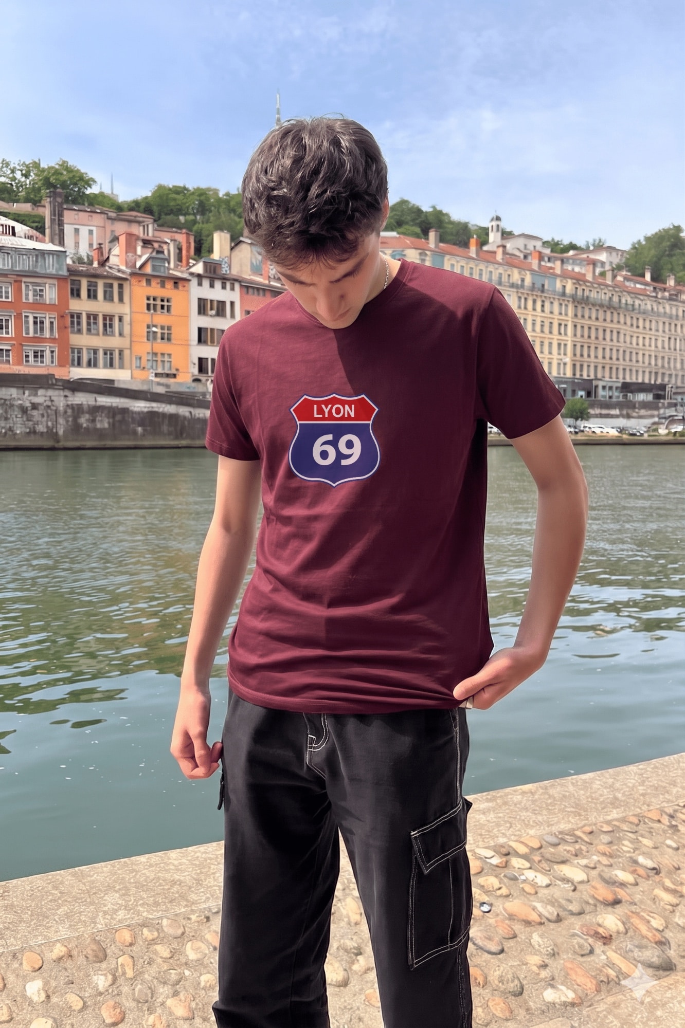 T-Shirt Homme – Lyon 69 Ecusson — Bordeaux (face)