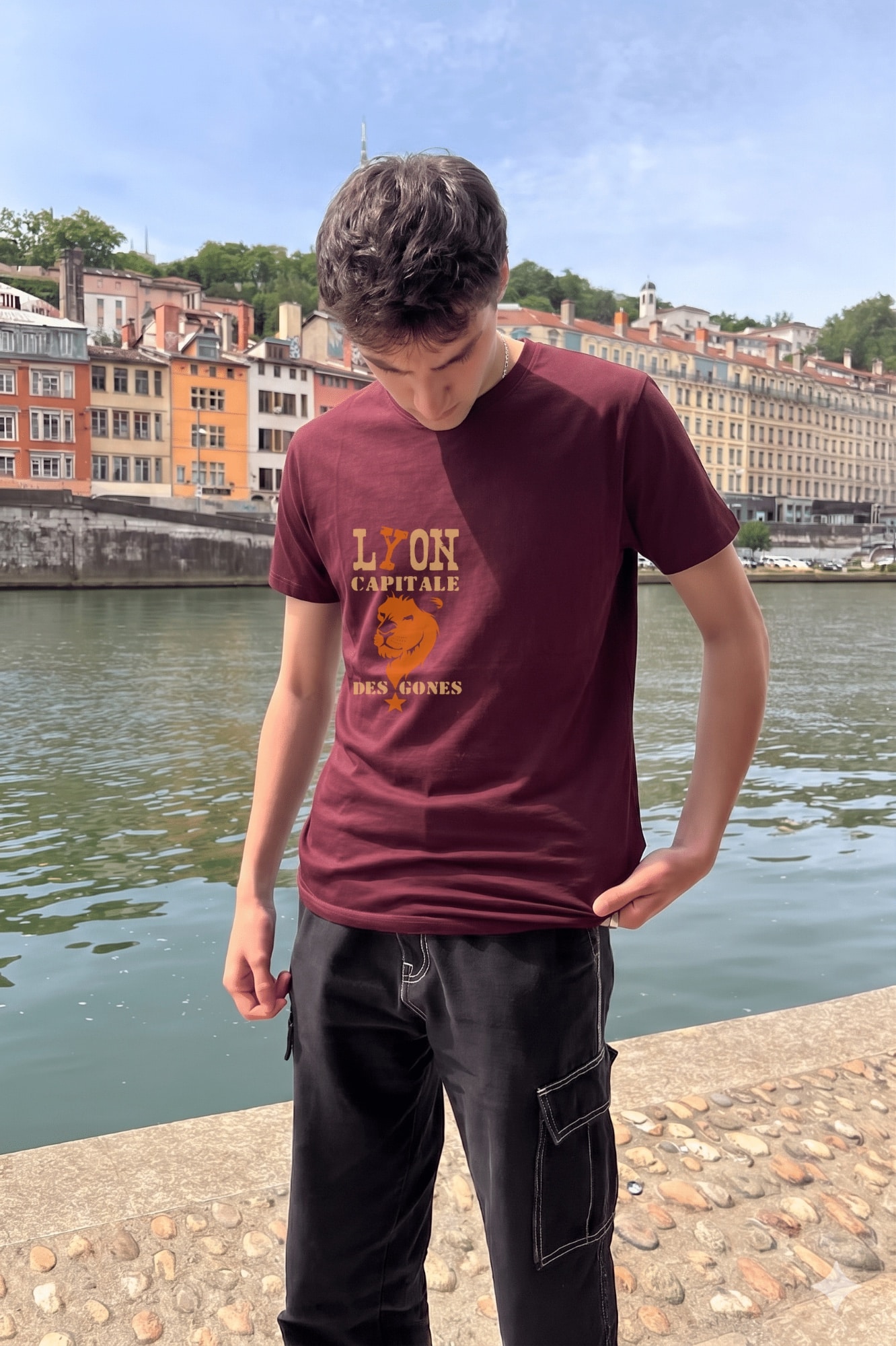 T-Shirt Homme – Lyon Capitale Des Gones 2 — Bordeaux (face)