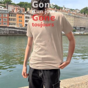 T-Shirt Homme – Gone D'un Jour Gone Tjr Blanc Et Rouge — Sable (face)