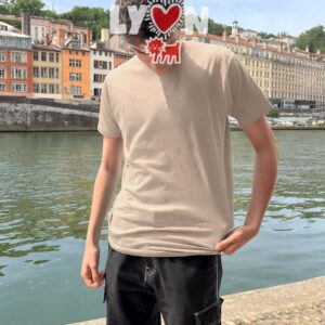 T-Shirt Homme – Lyon Moder Art Blanc — Sable (face)