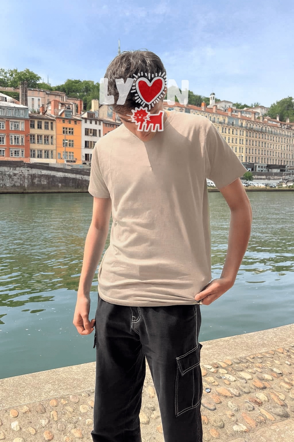 T-Shirt Homme – Lyon Moder Art Blanc — Sable (face)