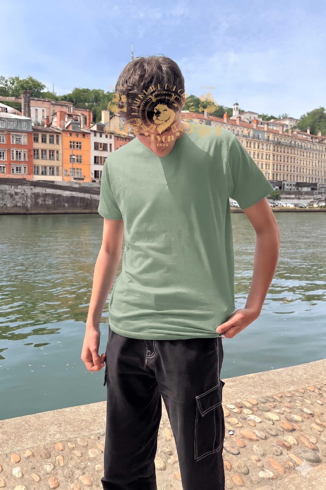 T-Shirt Homme – L Aventure Du Cinéma — Vert Sauge (face)