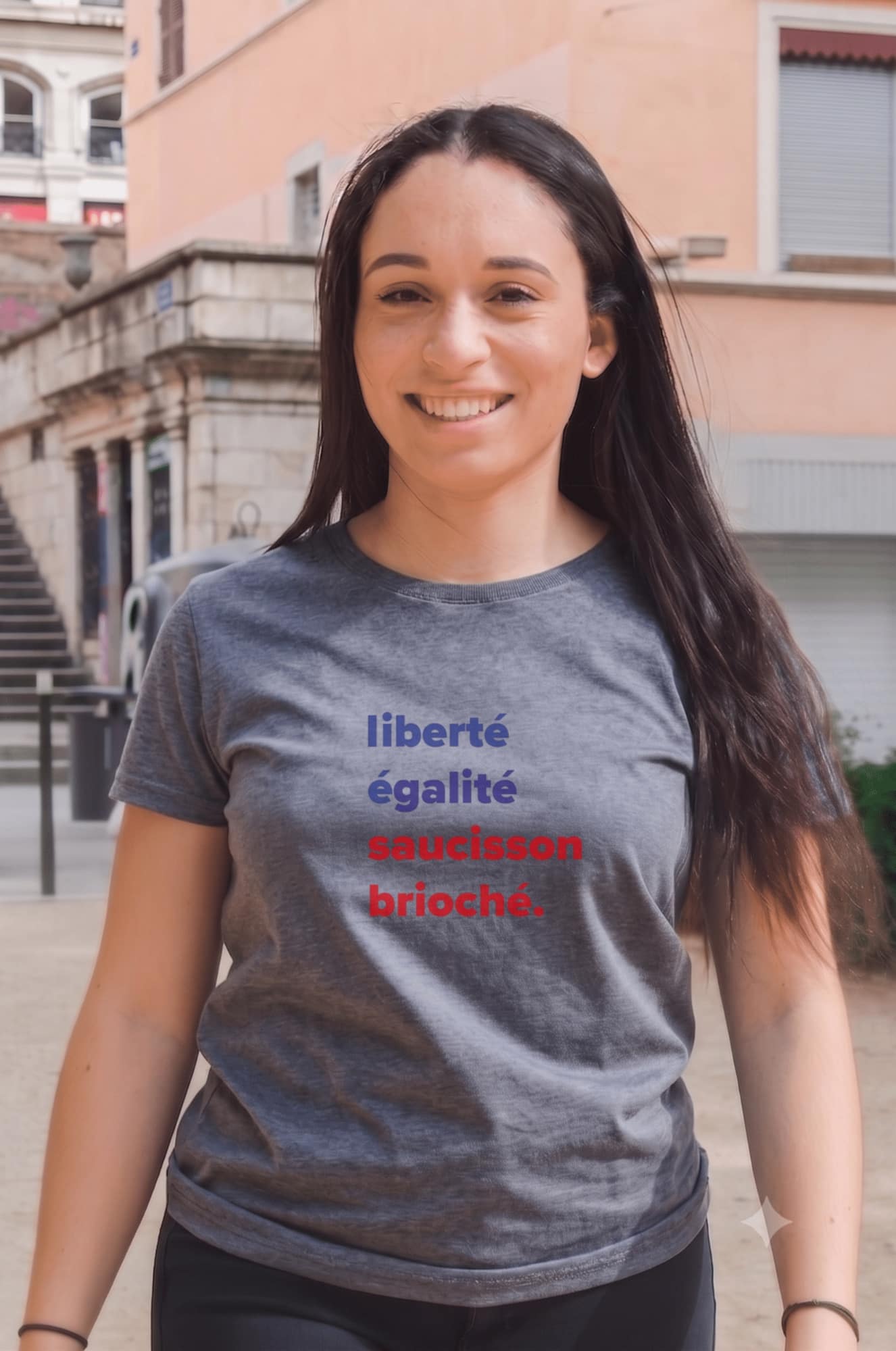 T-Shirt Femme – Liberté Égalité Saucisson Brioché Bleu Et Rouge — Denim (face)