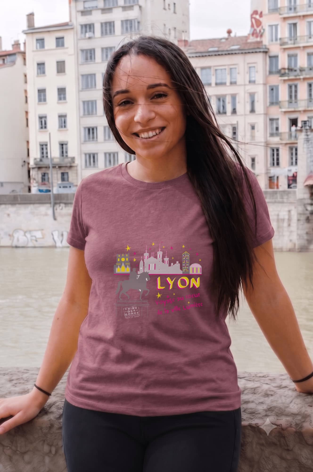 T-Shirt Femme – Lyon Voyage Ville Lumiere — Dusty Purple (face)