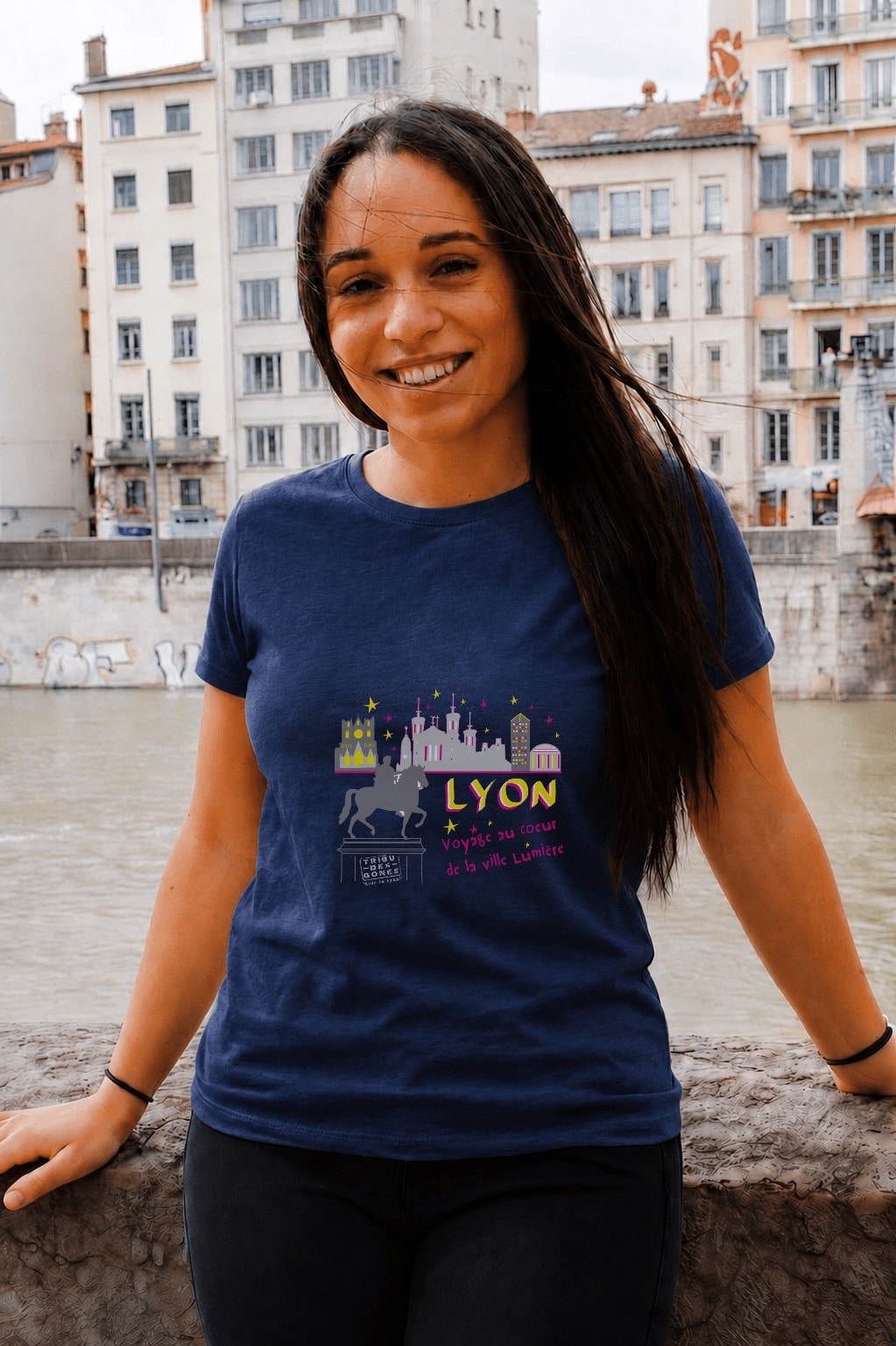 T-Shirt Femme – Voyage Au Coeur De La Ville Lumière — Navy (face)