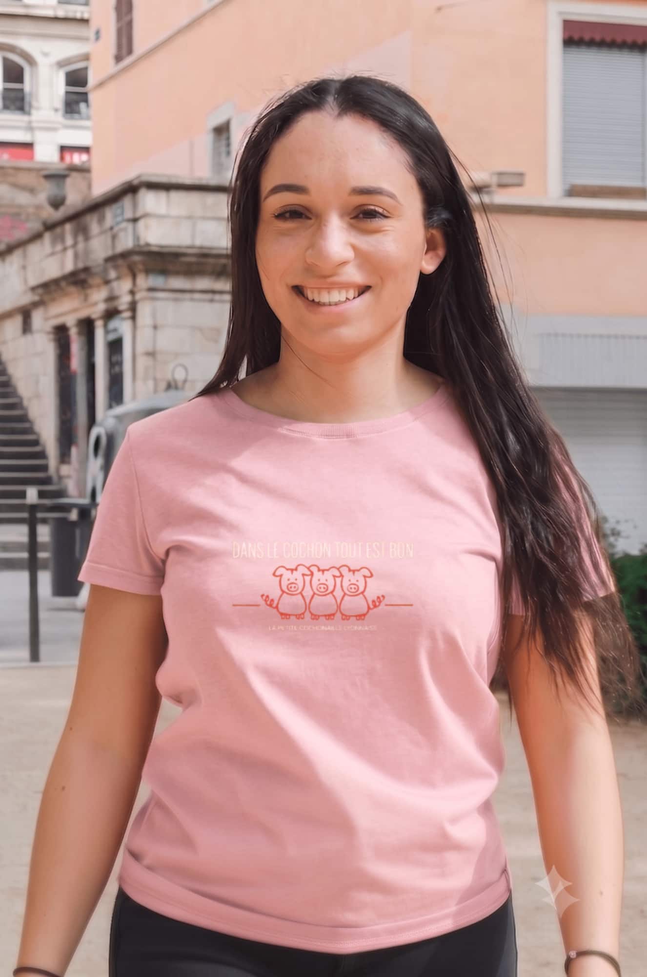 T-Shirt Femme – Dans Le Cochon Tout Est Bon Blanc — Rose Pink (face)