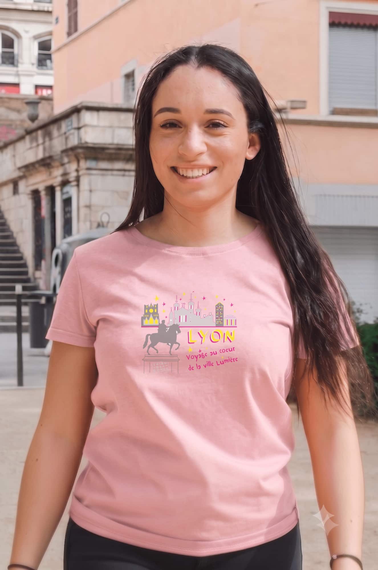 T-Shirt Femme – Voyage Au Coeur De La Ville Lumière — Rose Pink (face)