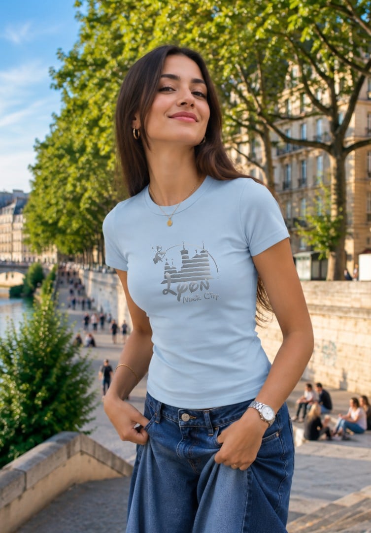 T-Shirt Femme – Lyon Magic City — Bleu Ciel (face-4)