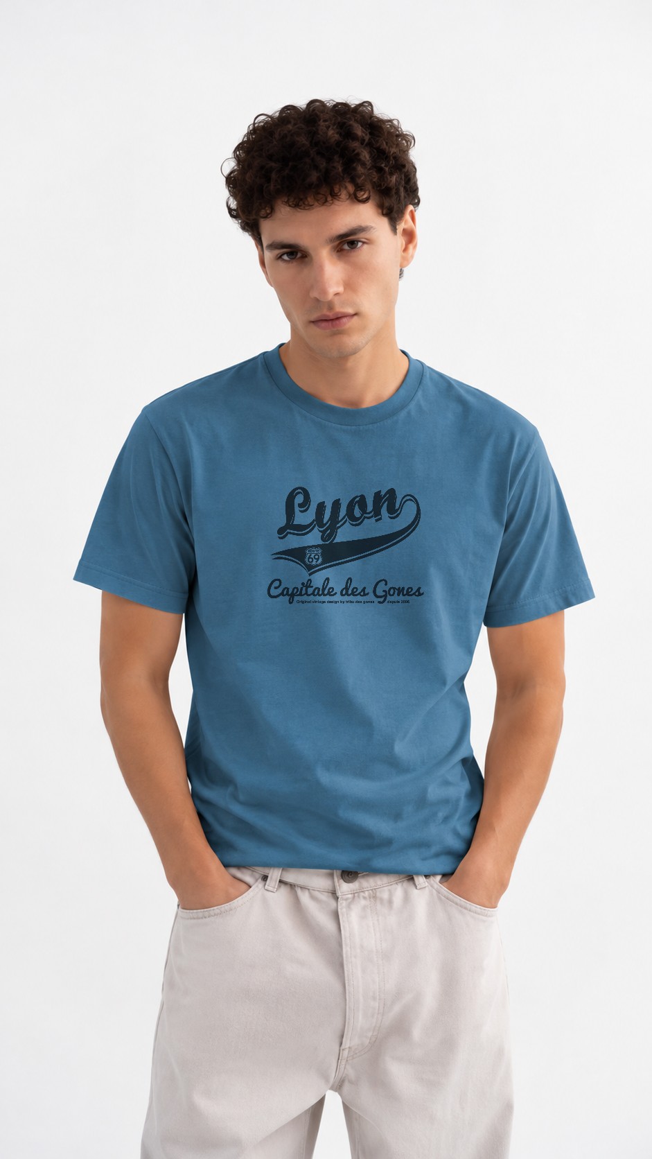 T-Shirt Homme – Lyon Ville Lumière — motif foncé — Bleu Encre (pose-mv9hokyr-66w0vb)