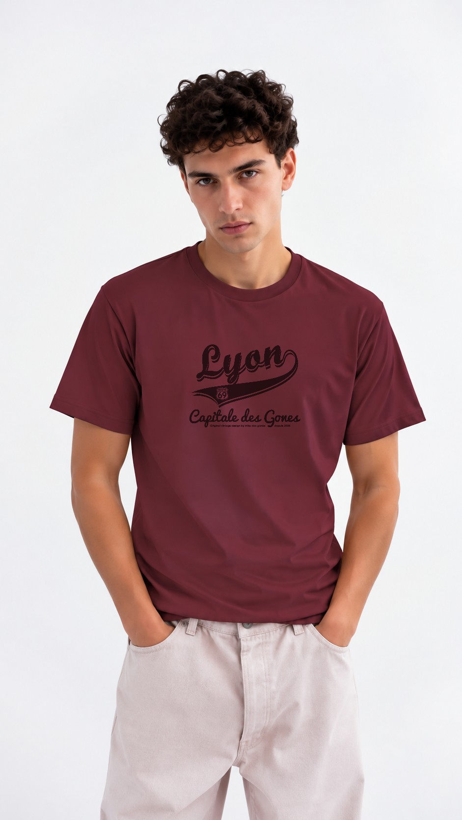 T-Shirt Homme – Lyon Ville Lumière — motif foncé — Bordeaux (pose-mv9hokyr-66w0vb)