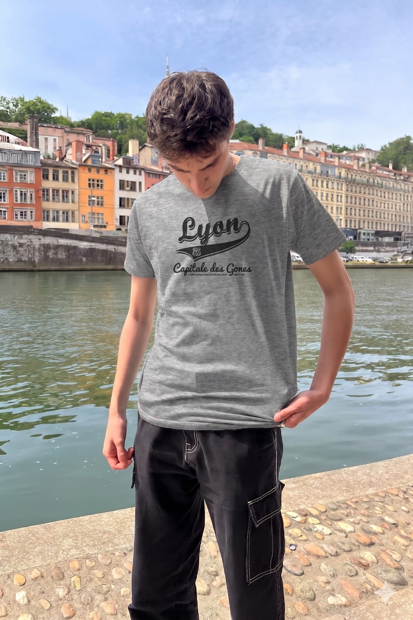 T-Shirt Homme – Lyon vintage — motif Texte noir — Gris Chiné (face)