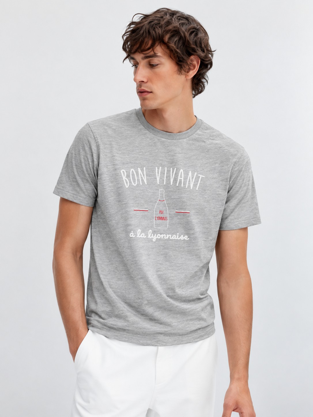 T-Shirt Homme –Bon vivant à la lyonnaise — motif blanc rouge — Gris Chiné (pose-mv9ho1xu-ff2940)