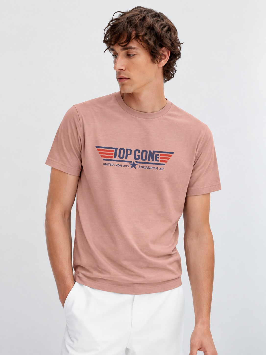 T-Shirt Homme – Lyon Ville Lumière — motif noir — Rose vintage (pose-mv9ho1xu-ff2940)