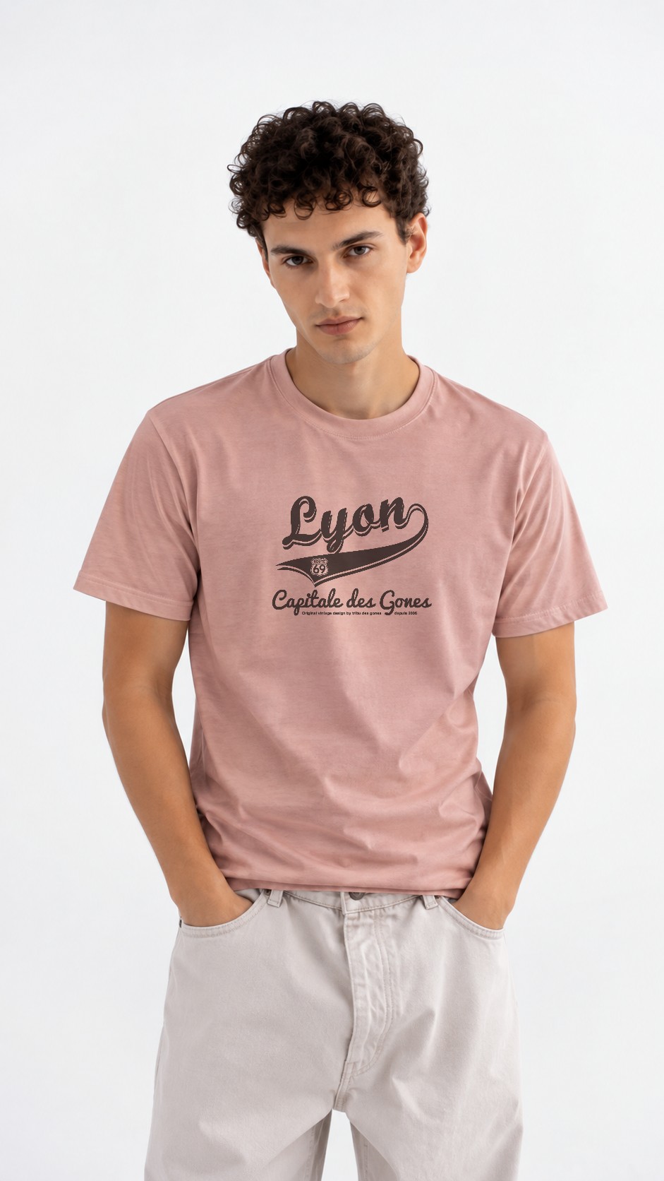 T-Shirt Homme – Lyon Ville Lumière — motif foncé — Rose vintage (pose-mv9hokyr-66w0vb)