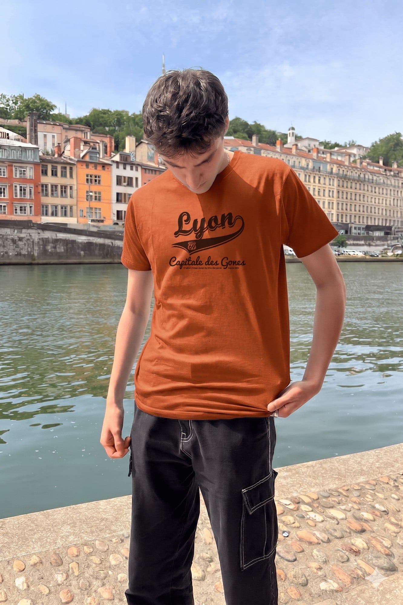 T-Shirt Homme – Lyon vintage — motif Texte noir — Rouille (face)