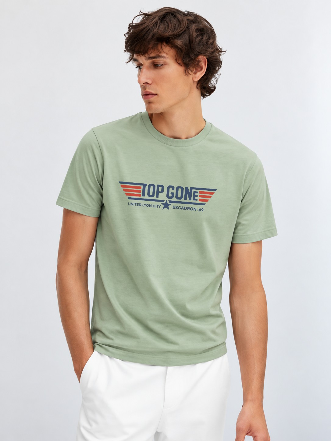 T-Shirt Homme – Lyon Ville Lumière — motif noir — Vert Sauge (pose-mv9ho1xu-ff2940)
