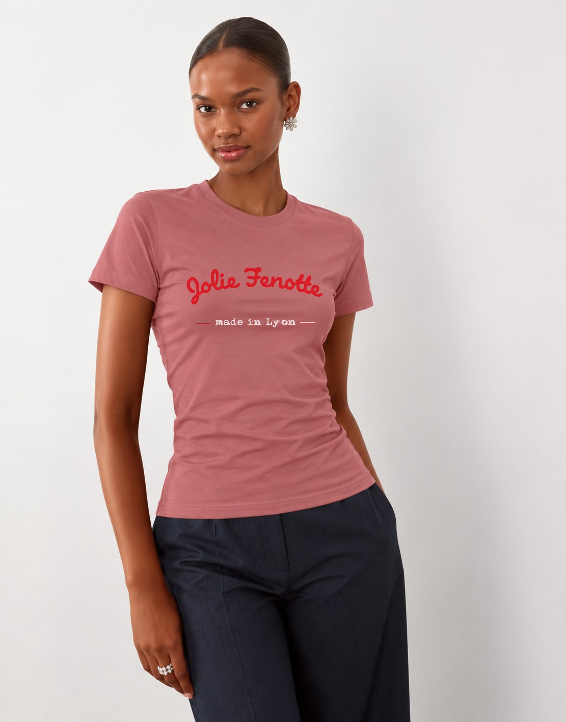T-Shirt Femme – Jolie Fenotte — motif rouge blanc — Ancient Pink (pose-mvgoz310-t7qmpo)