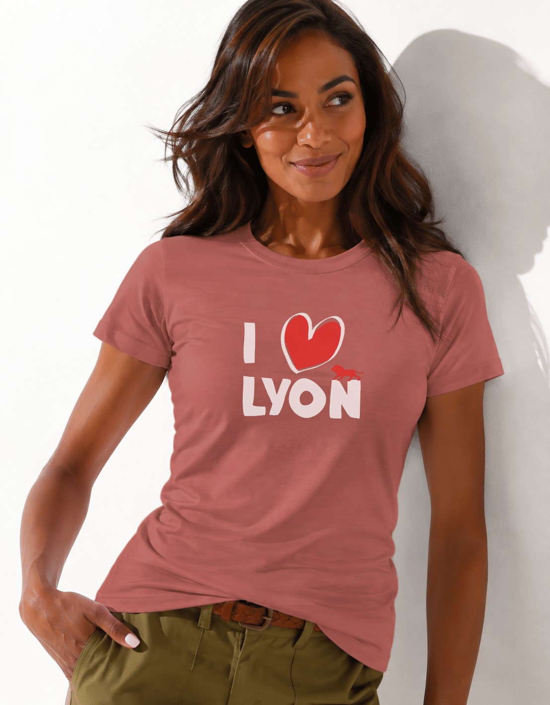 T-Shirt Femme – Skyline — motif blanc — Ancient Pink (pose-studio)