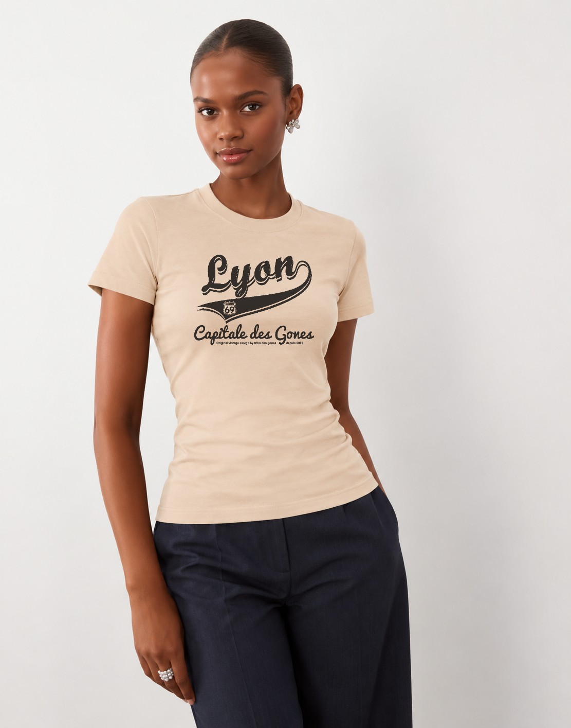 T-Shirt Femme – Lyon — motif Noir — Crème (pose-mvgoz310-t7qmpo)