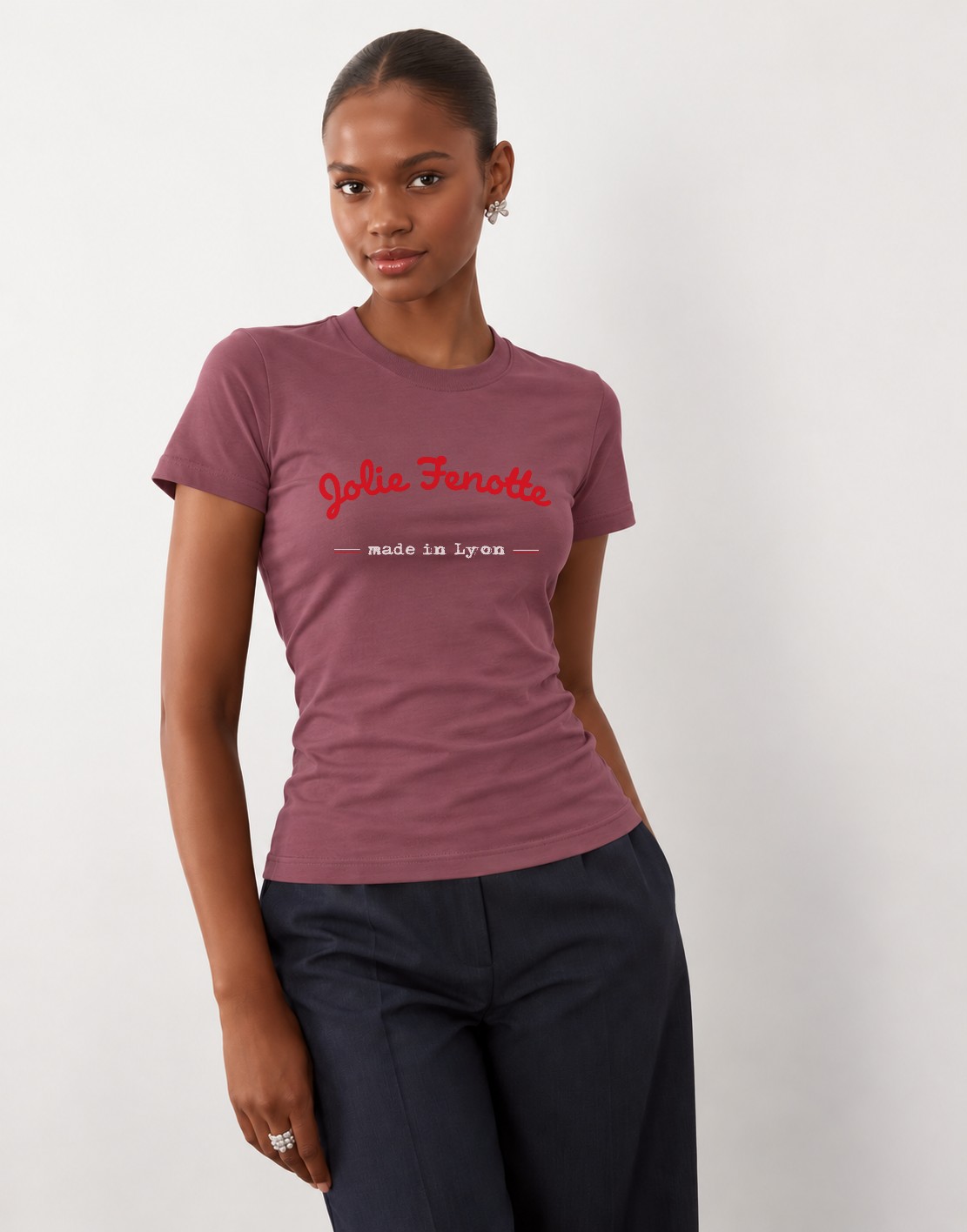 T-Shirt Femme – Jolie Fenotte — motif rouge blanc — Dusty Purple (pose-mvgoz310-t7qmpo)