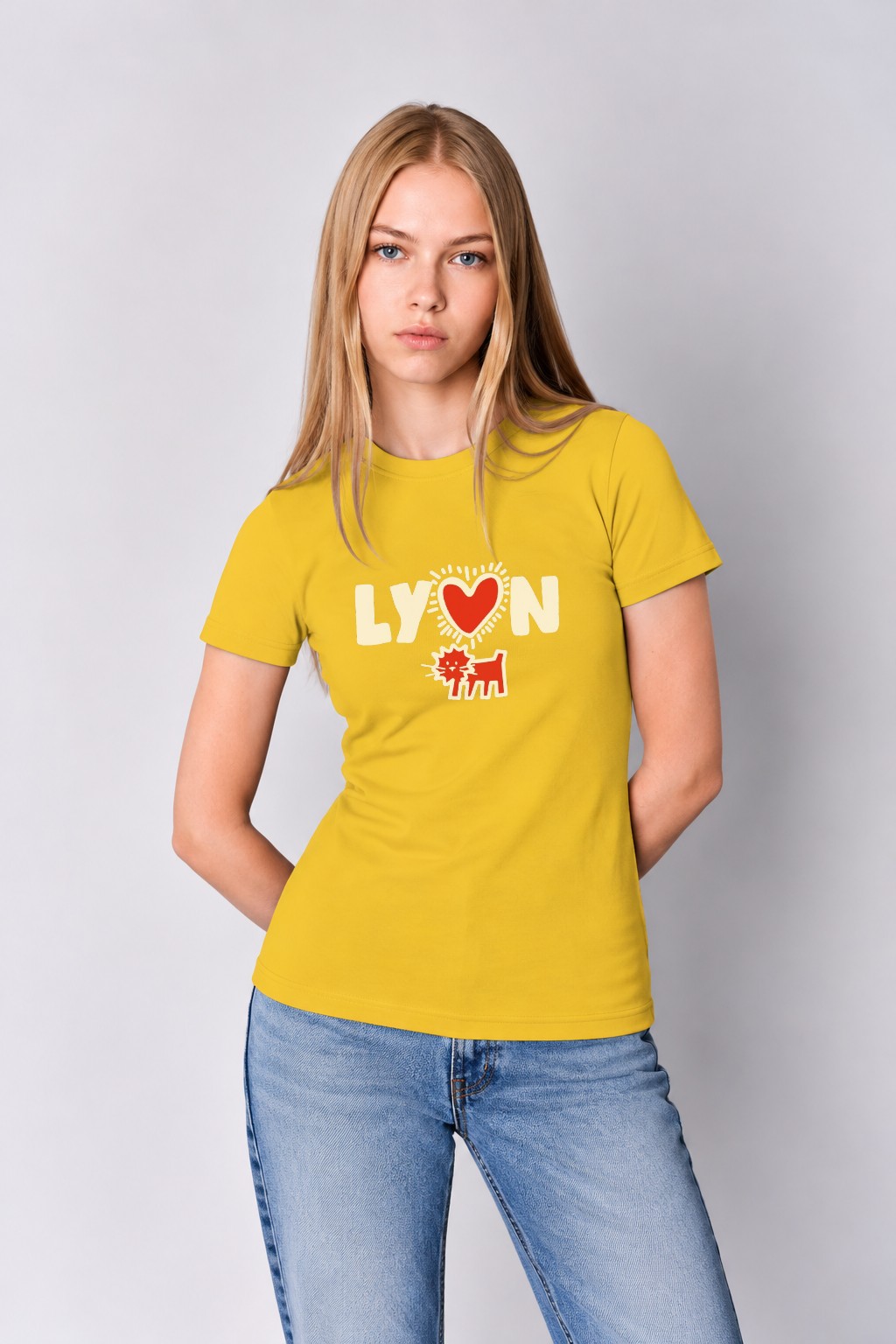 T-Shirt Femme – Jolie Fenotte — motif blanc rouge — Moutarde Chine (pose-mvgoebtf-m79nhv)